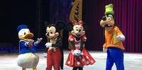 Pato Donald, Mickey, Minnie e Pateta narram as histórias do Disney On Ice