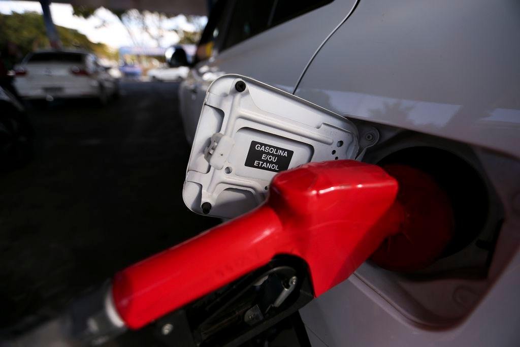 Petrobras anuncia redu&ccedil;&atilde;o do pre&ccedil;o do diesel e da gasolina