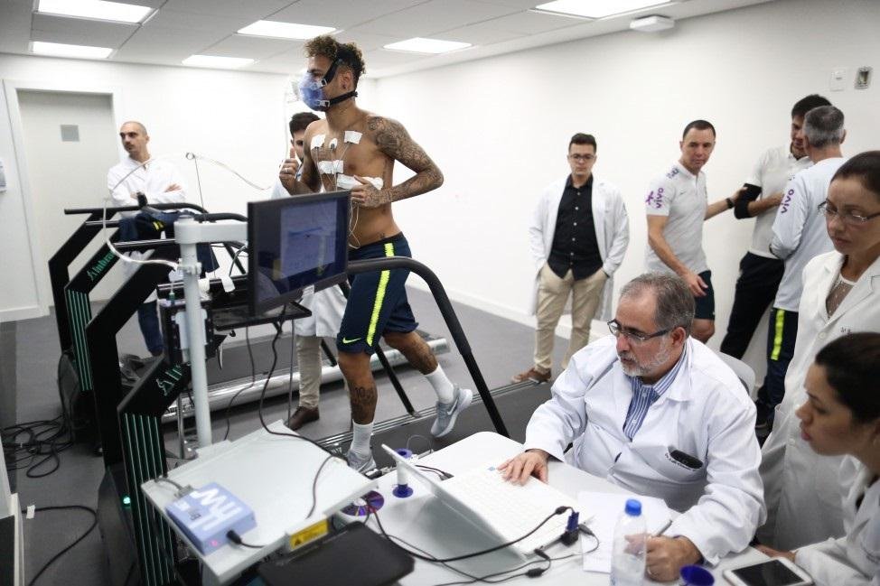 Com a chegada de mais jogadores, Sele&ccedil;&atilde;o faz exames m&eacute;dicos
