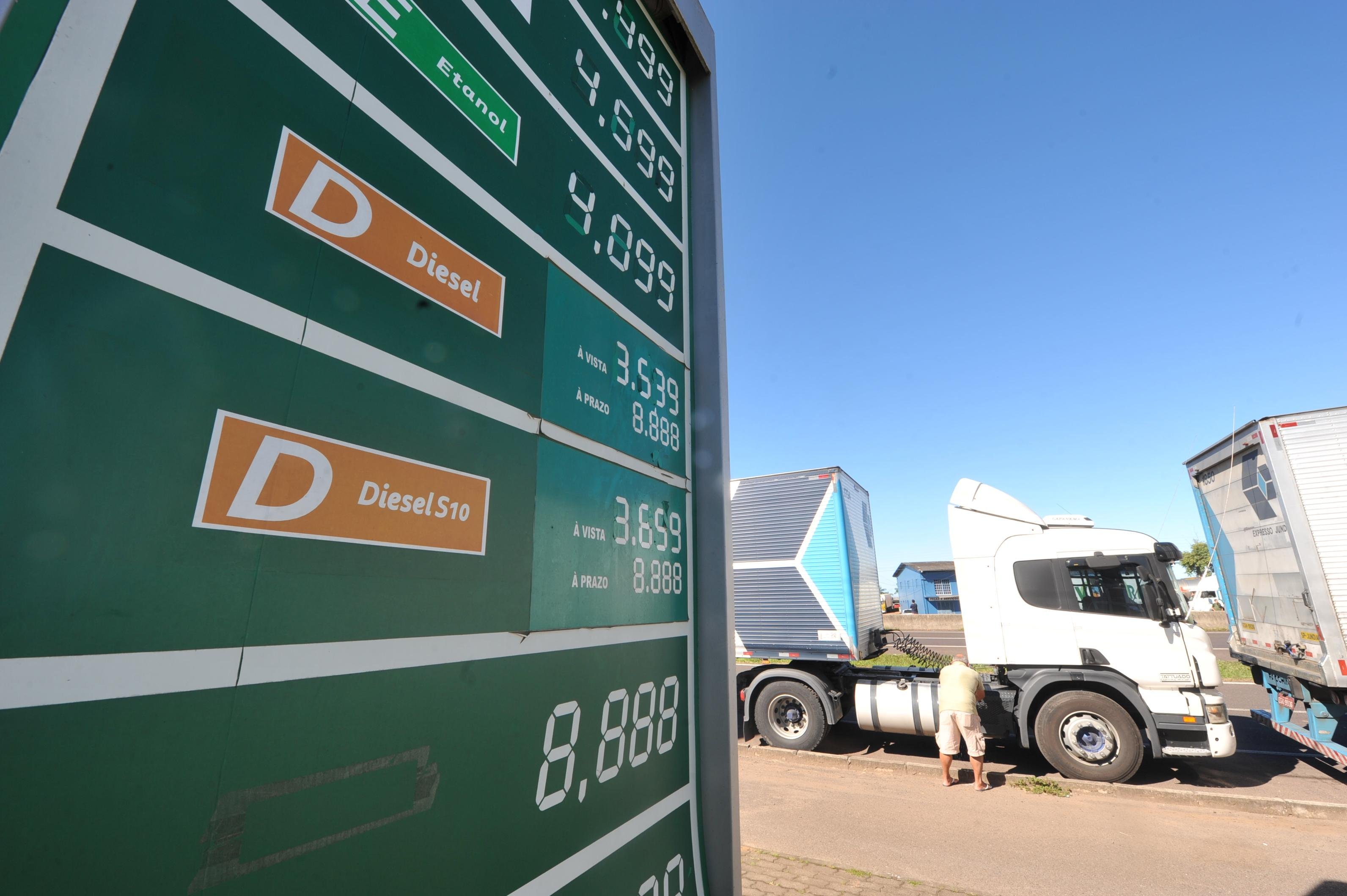 Governo cedeu &agrave; press&atilde;o de caminhoneiros