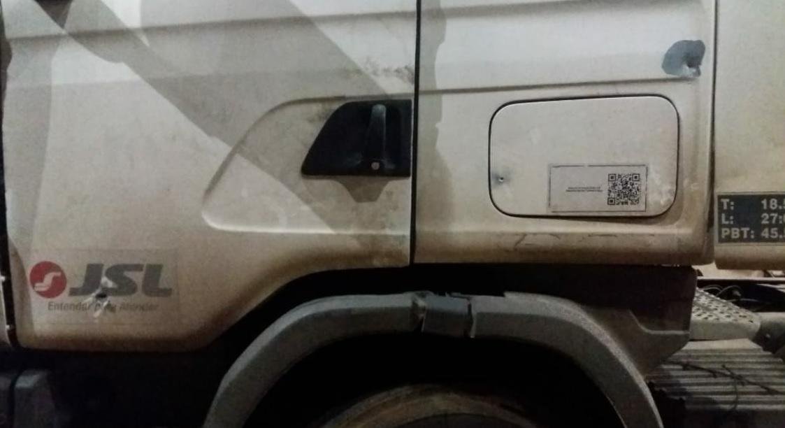 Caminh&atilde;o &eacute; alvejado por tr&ecirc;s tiros ao passar por local de protesto no RS