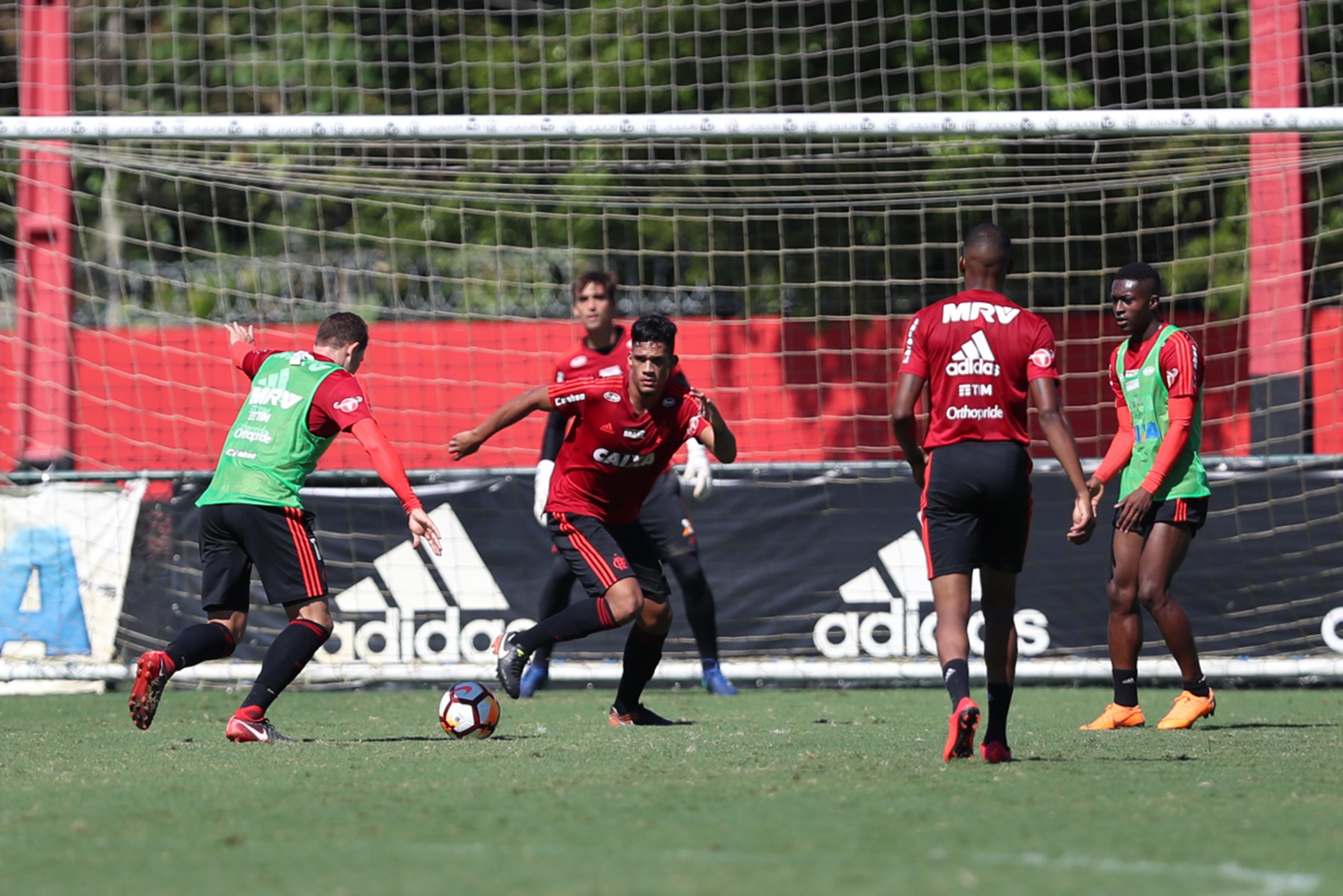 Time rubro negro chegou &agrave; &uacute;ltima rodada com nove pontos e enfrenta rival no Monumental de N&uacute;&ntilde;ez, &agrave;s 21h45