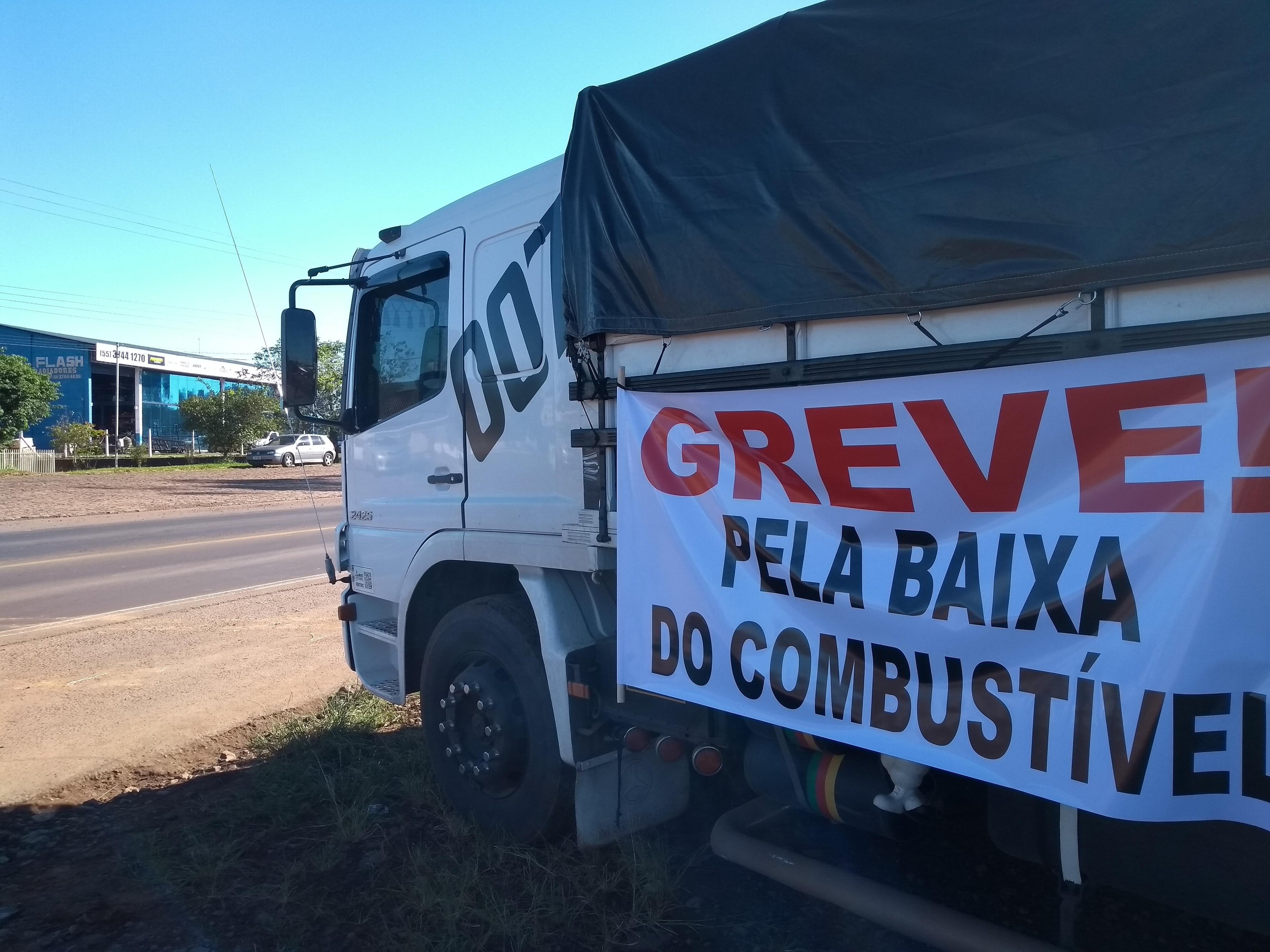 Os caminh&otilde;es est&atilde;o parados no trecho da regi&atilde;o Norte