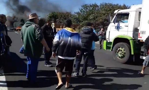 Condutores se desentenderam em plena rodovia, mesmo com passagem de ve&iacute;culos
