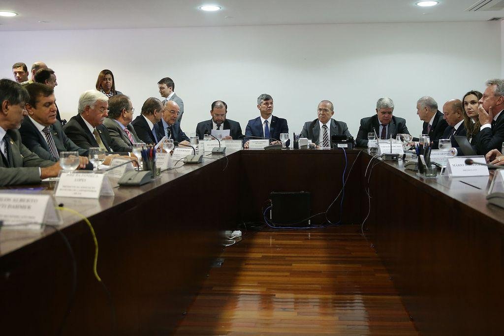 Ministro da Fazenda evita falar com a imprensa ap&oacute;s reuni&otilde;es sobre greve