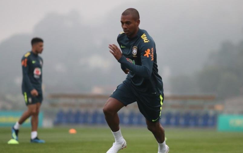 "Escaldado" por 2014, volante Fernandinho recomenda aten&ccedil;&atilde;o redobrada na Copa