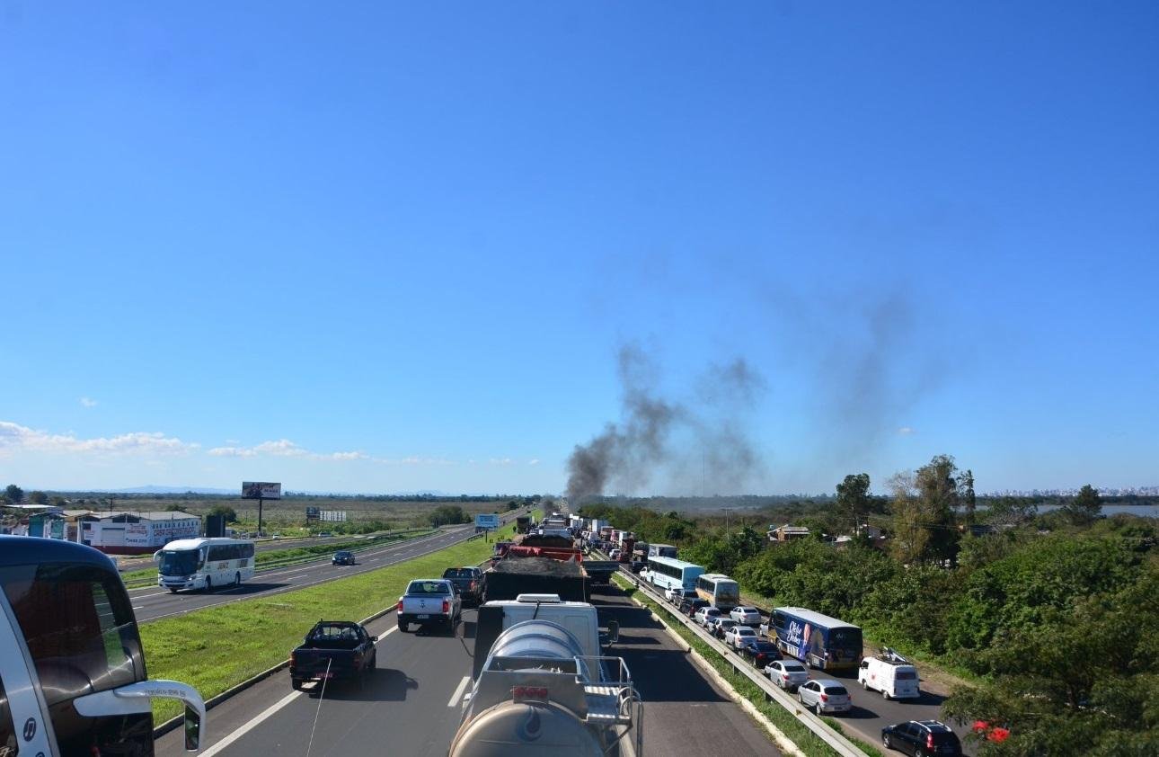 Manifesta&ccedil;&otilde;es de caminhoneiros entram no quarto dia em todo o pa&iacute;s