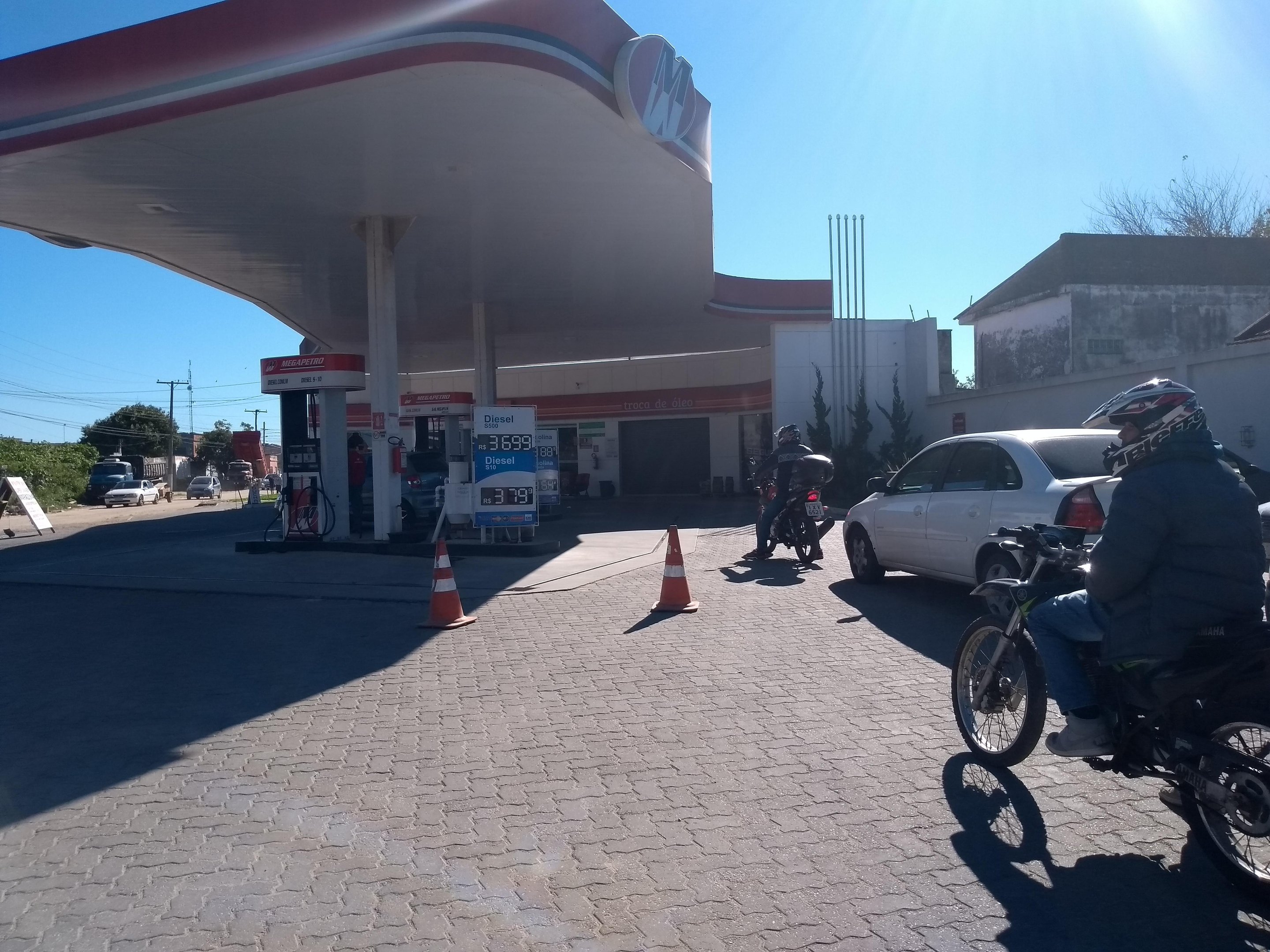 Motoristas fizeram filas para abastecer nesta semana