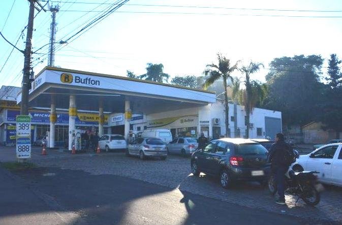 Mais de 380 munic&iacute;pios t&ecirc;m atividades paralisadas pela falta de combust&iacute;vel, diz Famurs	