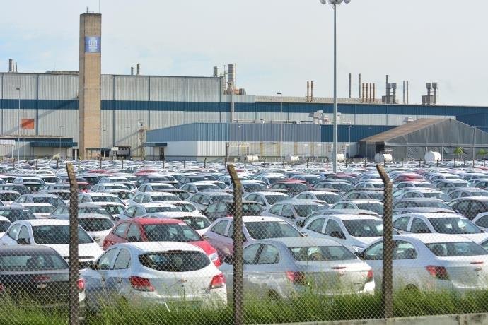 Produ&ccedil;&atilde;o de carros paralisada no Brasil por greve de caminhoneiros