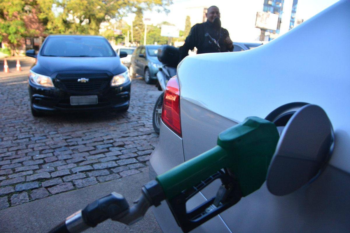 Postos de Porto Alegre n&atilde;o t&ecirc;m mais gasolina