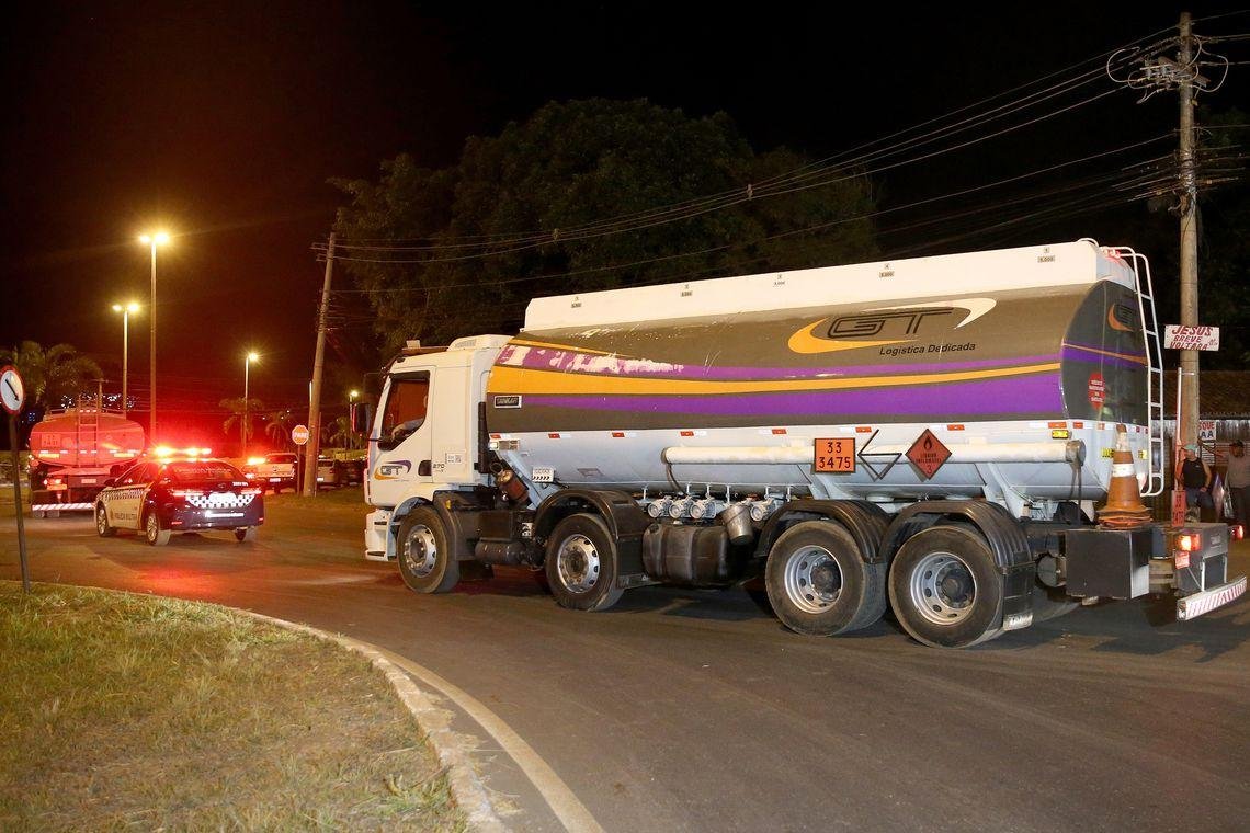 Voos s&atilde;o cancelados no aeroporto de Bras&iacute;lia por falta de combust&iacute;vel