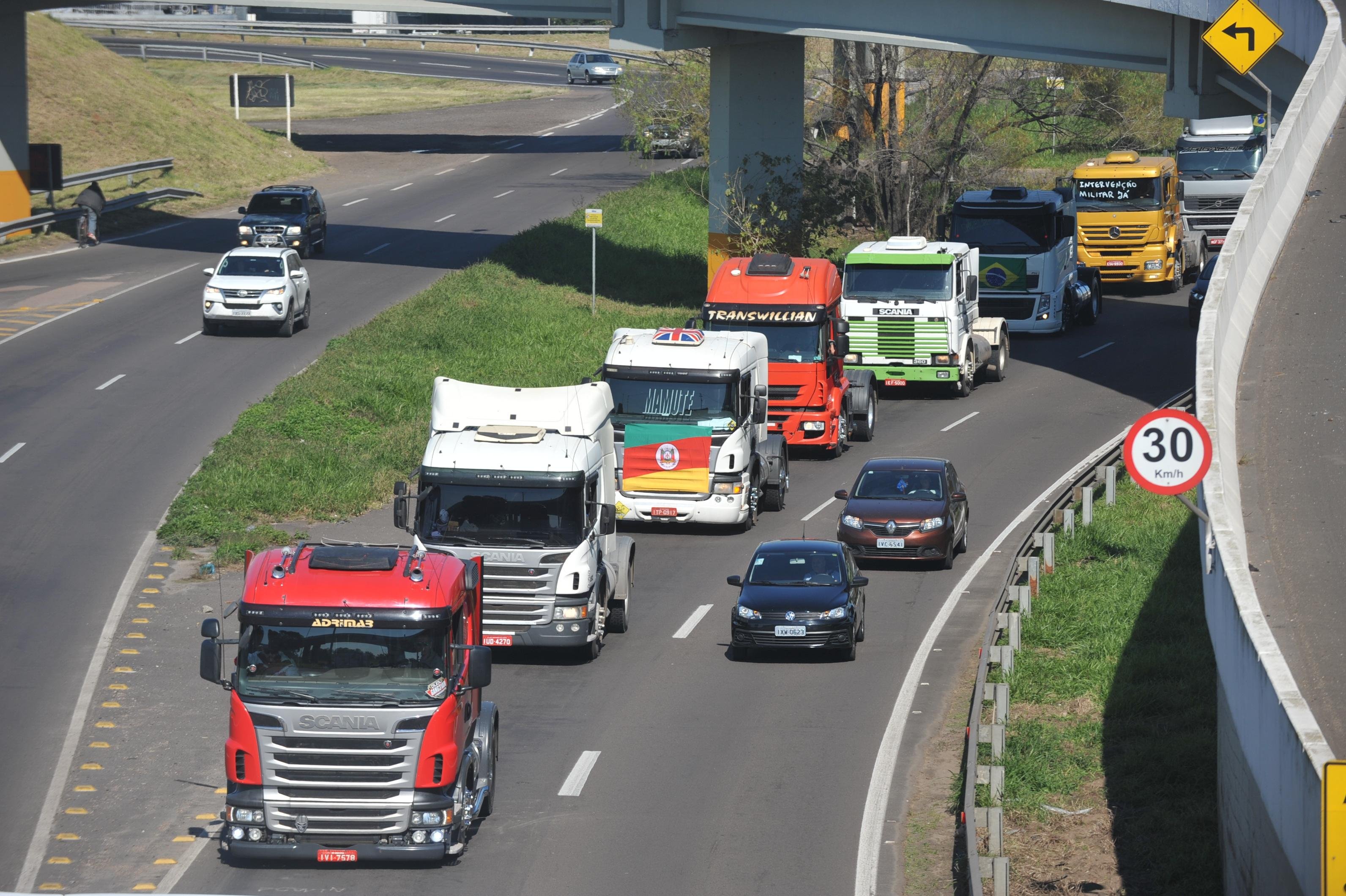 Greve dos caminhoneiros chegou no seu quinto dia nesta sexta