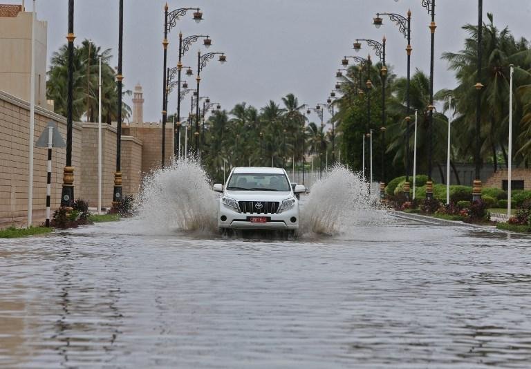 Ciclone varreu com fortes ventos a costa das prov&iacute;ncias meridionais omanis de Dhofar e Al-Wusta