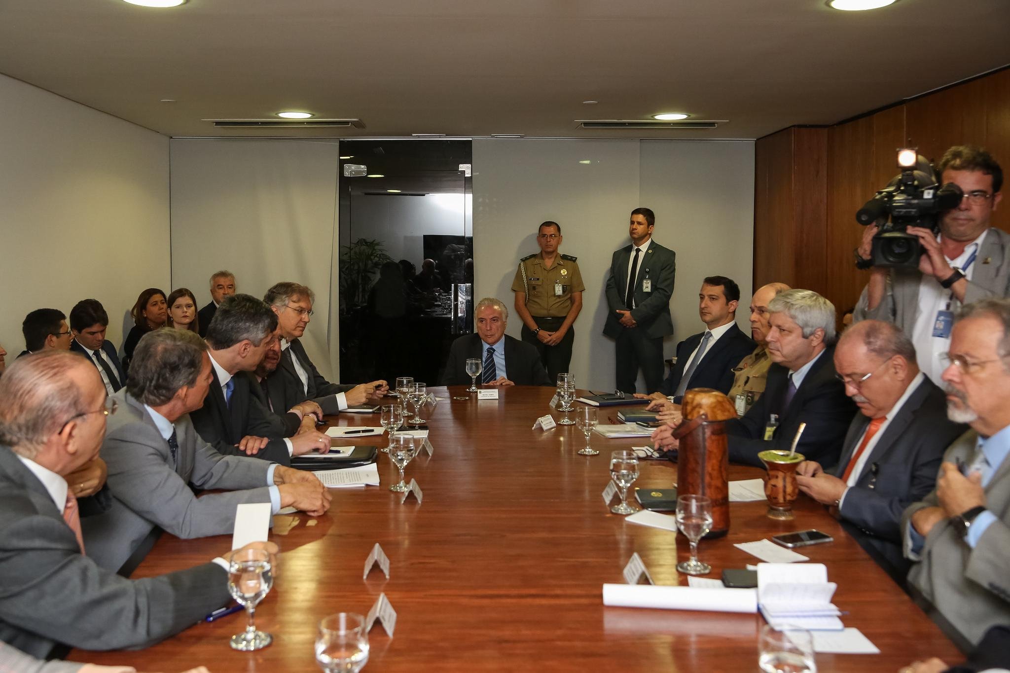 Temer e ministros se re&uacute;nem para avaliar desbloqueio de rodovias