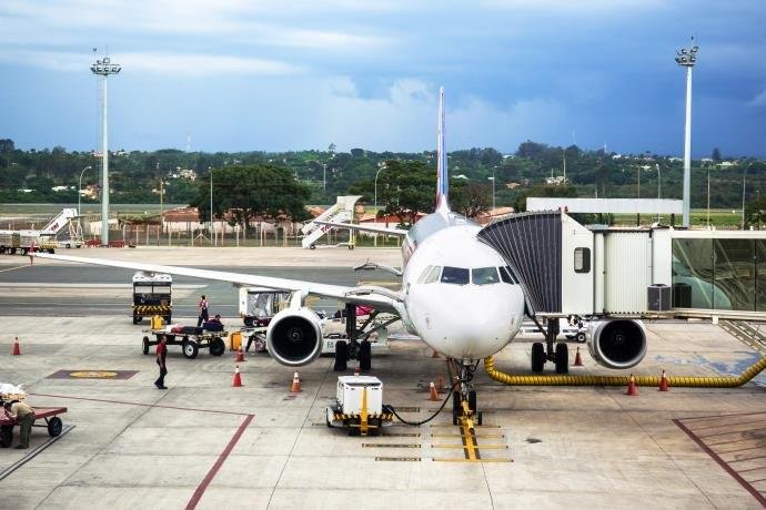 Aeroporto de Bras&iacute;lia continua sem combust&iacute;vel e opera com restri&ccedil;&otilde;es