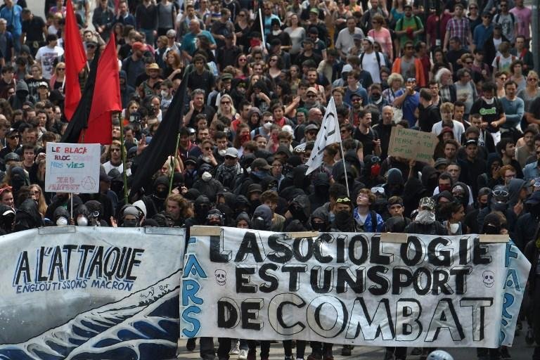 Cerca de 250 mil pessoas saem &agrave;s ruas na Fran&ccedil;a contra reformas de Macron