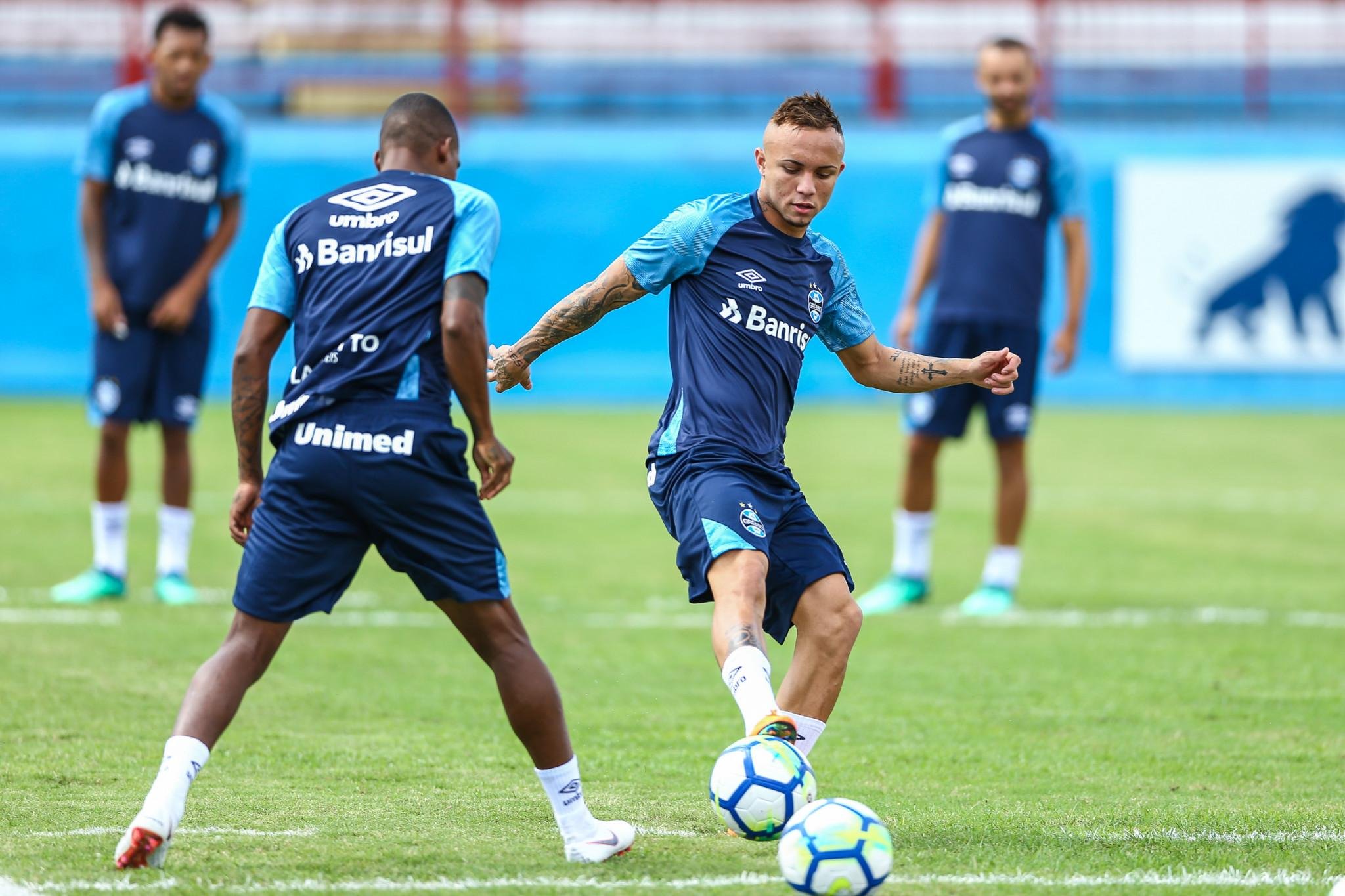 Everton treinou com a equipe neste s&aacute;bado no est&aacute;dio Alcides Santos