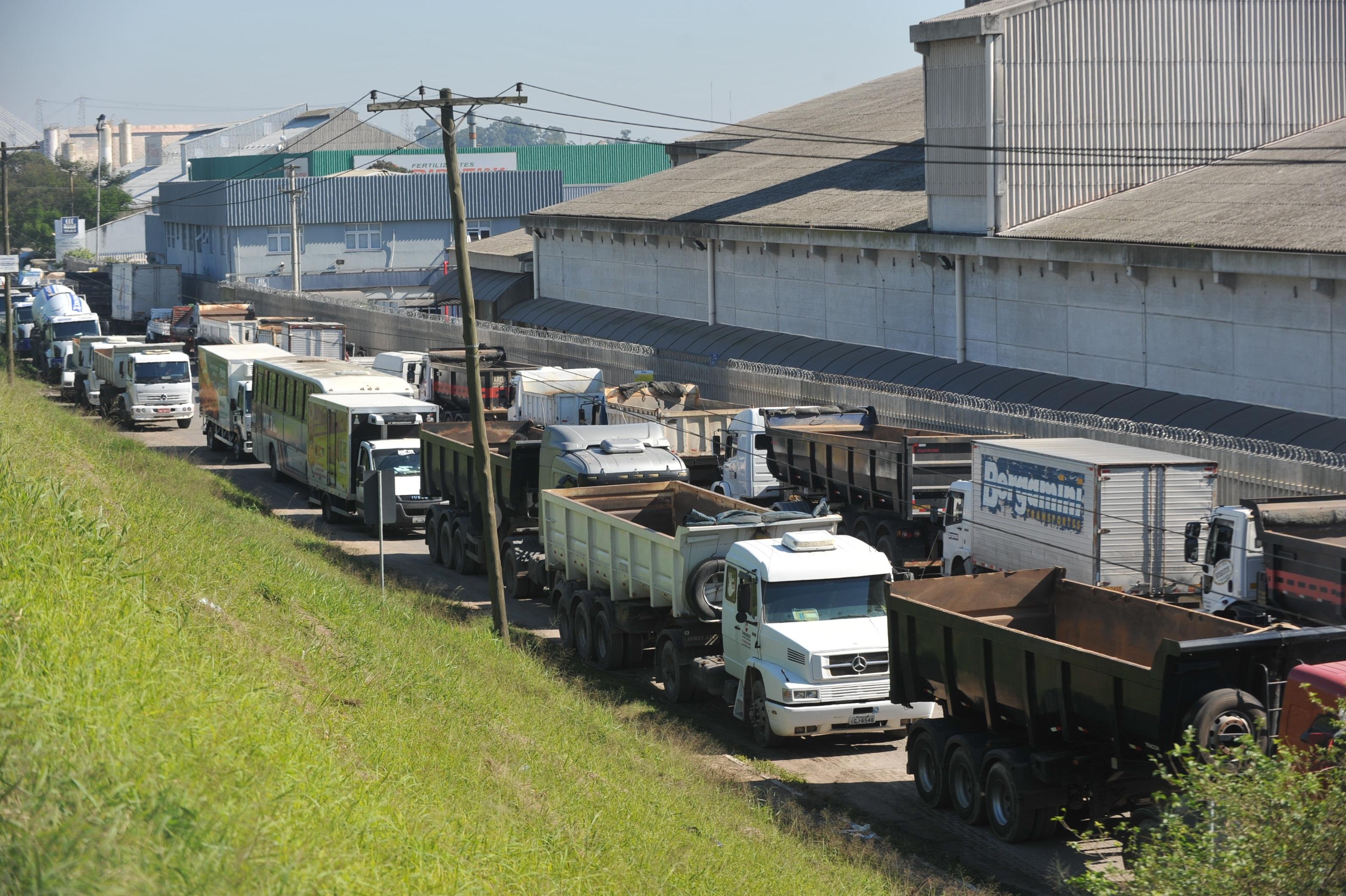 Ainda h&aacute; 596 pontos de bloqueios em rodovias federais, segundo PRF