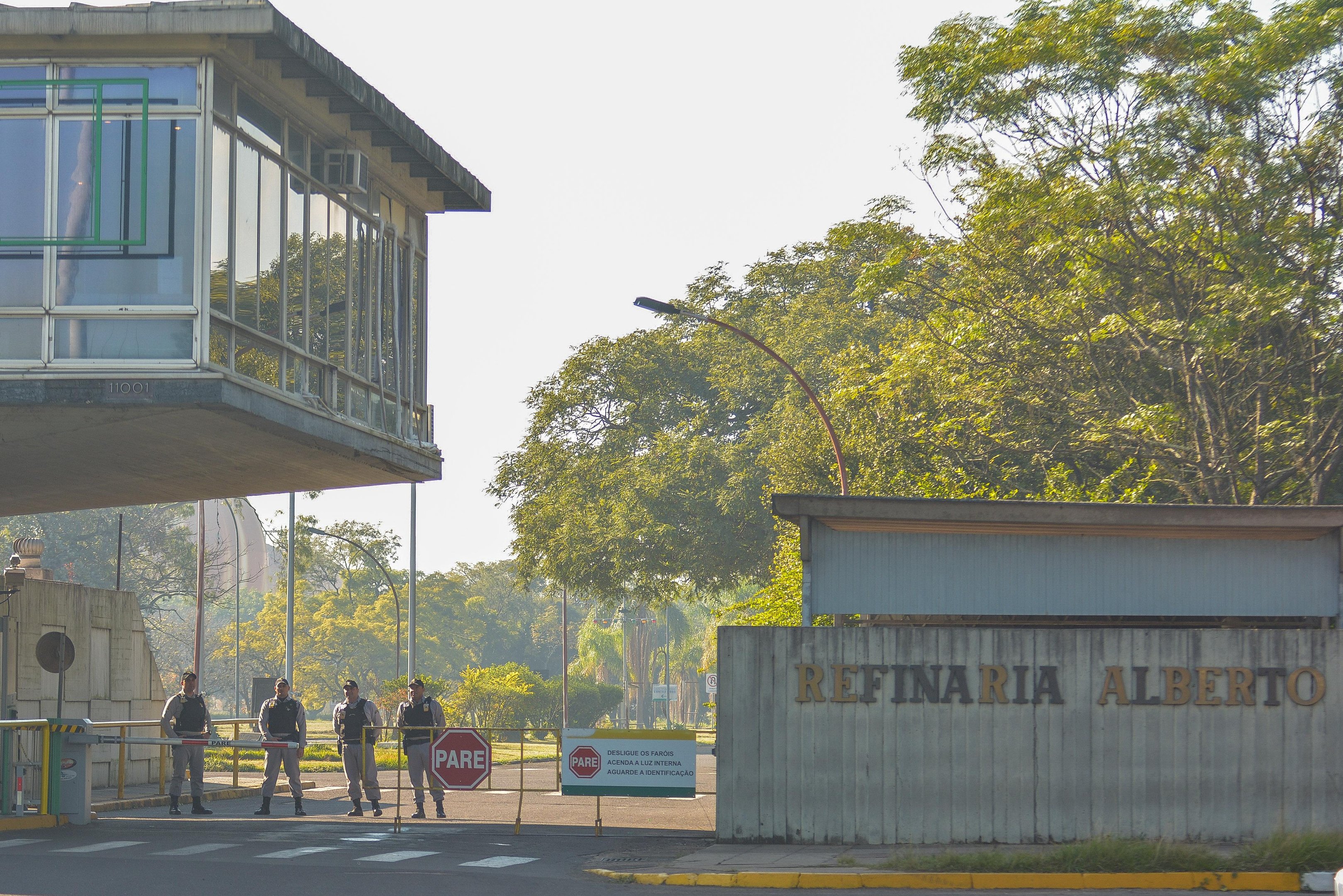 Funcion&aacute;rios da Refap mant&ecirc;m paralisa&ccedil;&atilde;o at&eacute; este domingo