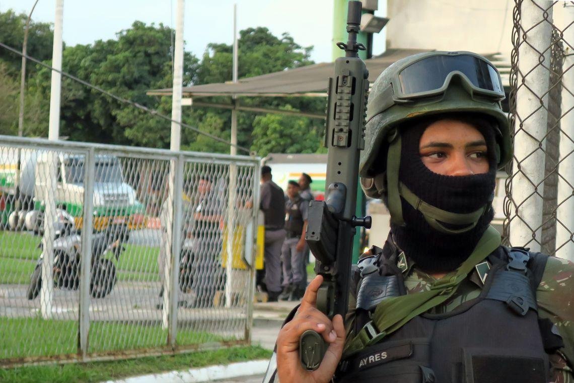 Ex&eacute;rcito est&aacute; sendo usado em v&aacute;rios Estados para garantir abastecimento de &aacute;reas essenciais
