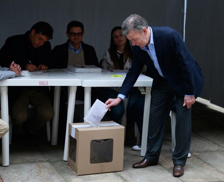 Presidente Juan Manuel Santos durante a vota&ccedil;&atilde;o