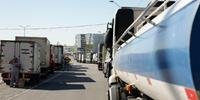 Justiça autoriza apoio do Exército para retirar caminhões da BR 101, no RJ