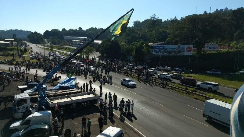 Domingo &eacute; marcado por diversas manifesta&ccedil;&otilde;es no Rio Grande do Sul 