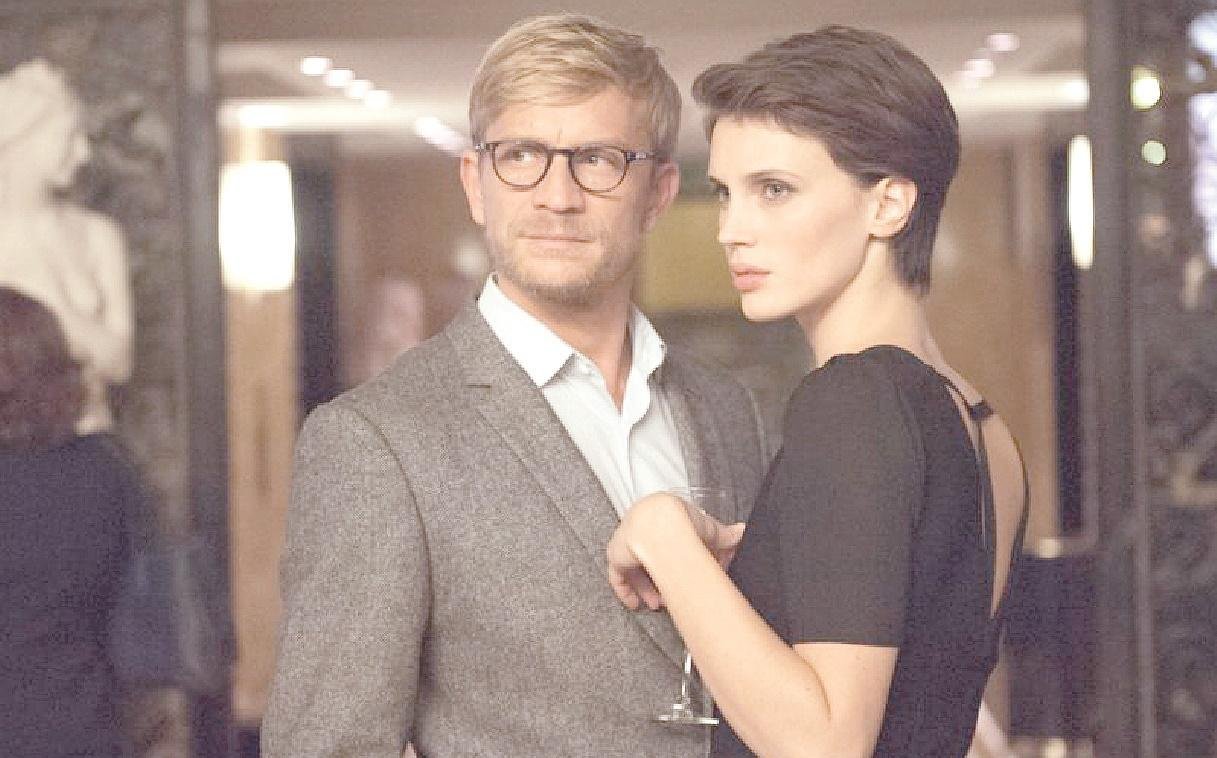 J&eacute;r&eacute;mie Renier e Marina Vacht no filme "O Amante Duplo", que integra a sele&ccedil;&atilde;o