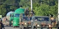 Exército escolta caminhões com combustível na região Metropolitana	