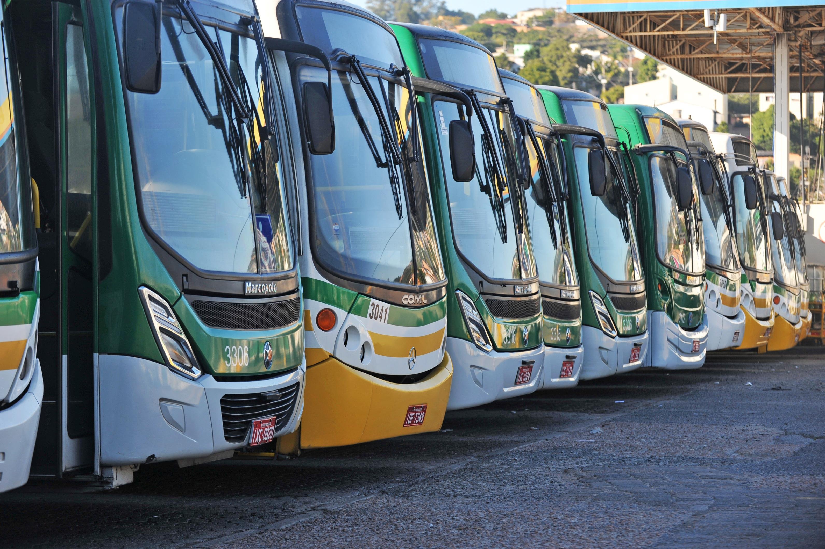 Servi&ccedil;o de &ocirc;nibus deve normalizar durante a semana	