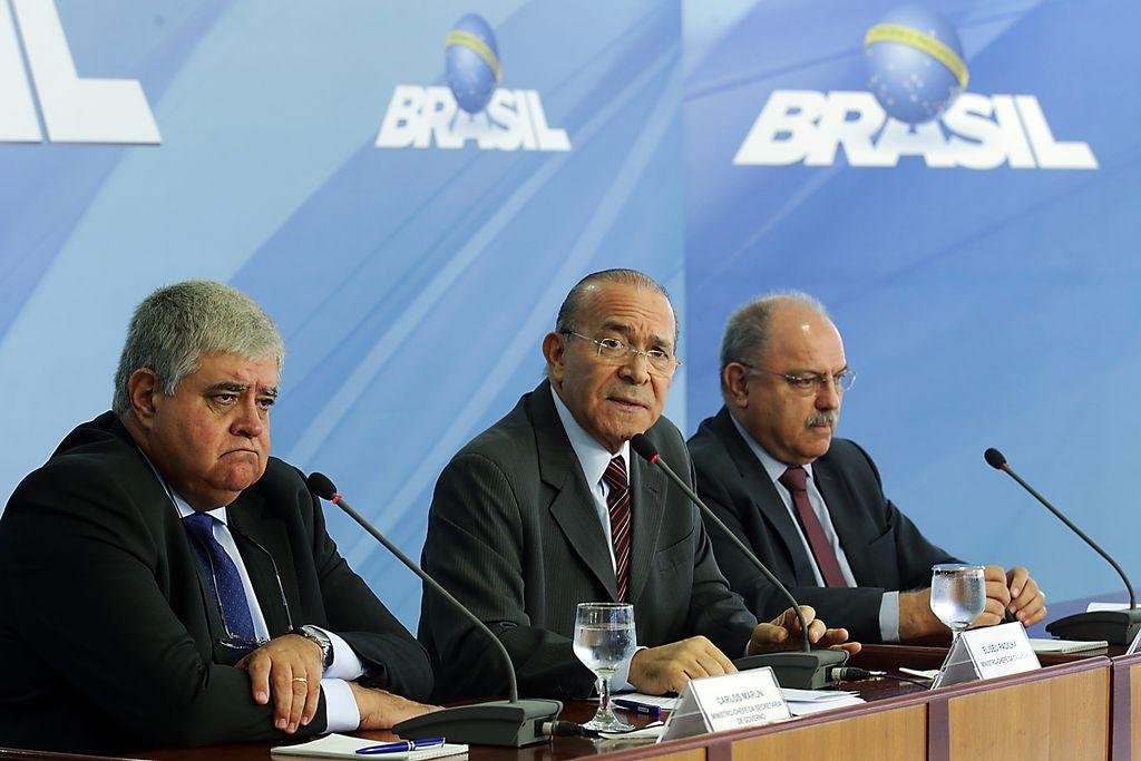 Ministro presta esclarecimentos &agrave; imprensa na tarde desta segunda-feira no Pal&aacute;cio do Planalto