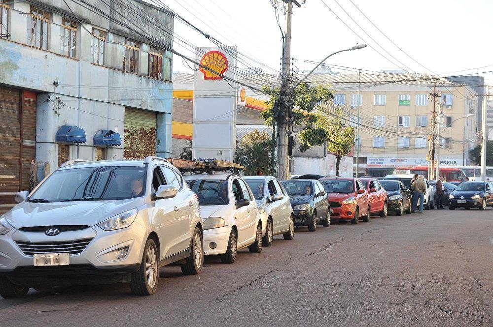 Manh&atilde; desta segunda-feira foi movimentada na maioria dos postos de Porto Alegre