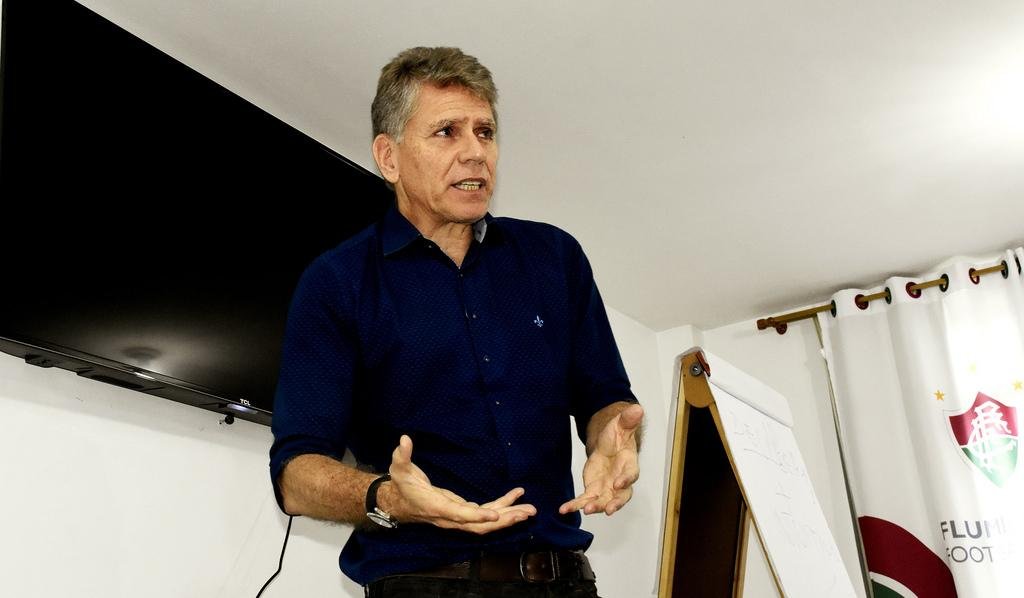 Paulo Autuori deixa a diretoria do Fluminense ap&oacute;s cinco meses no cargo 
