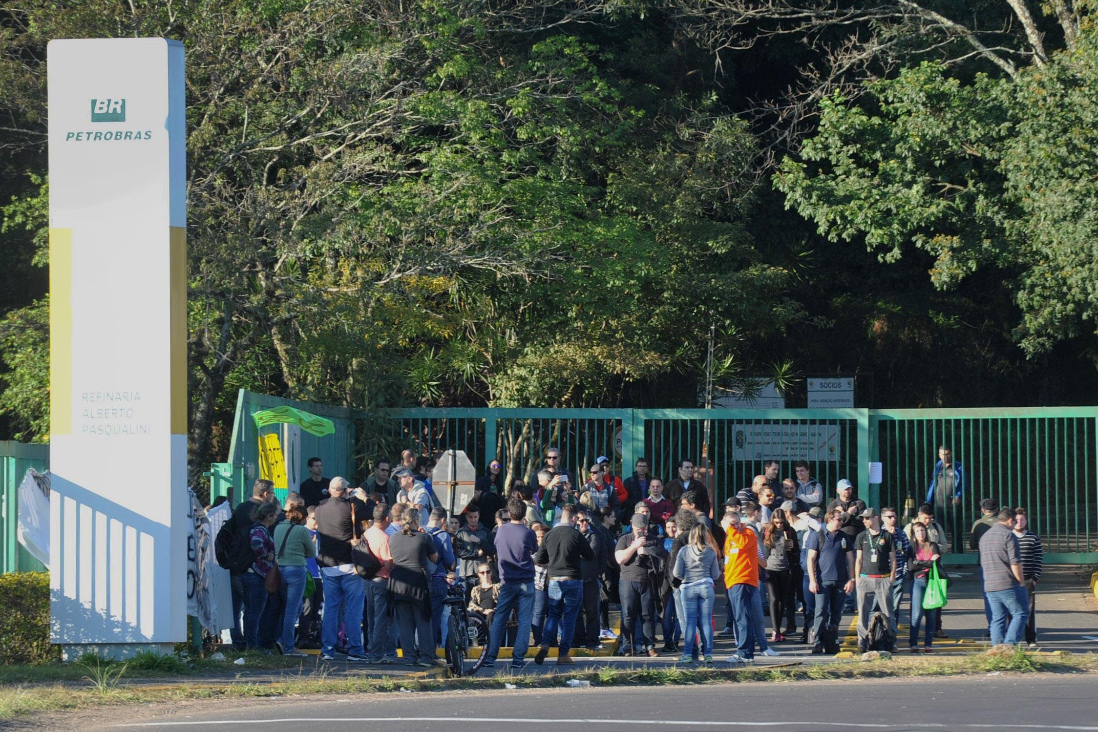  	Petroleiros entrar&atilde;o em greve na quarta-feira