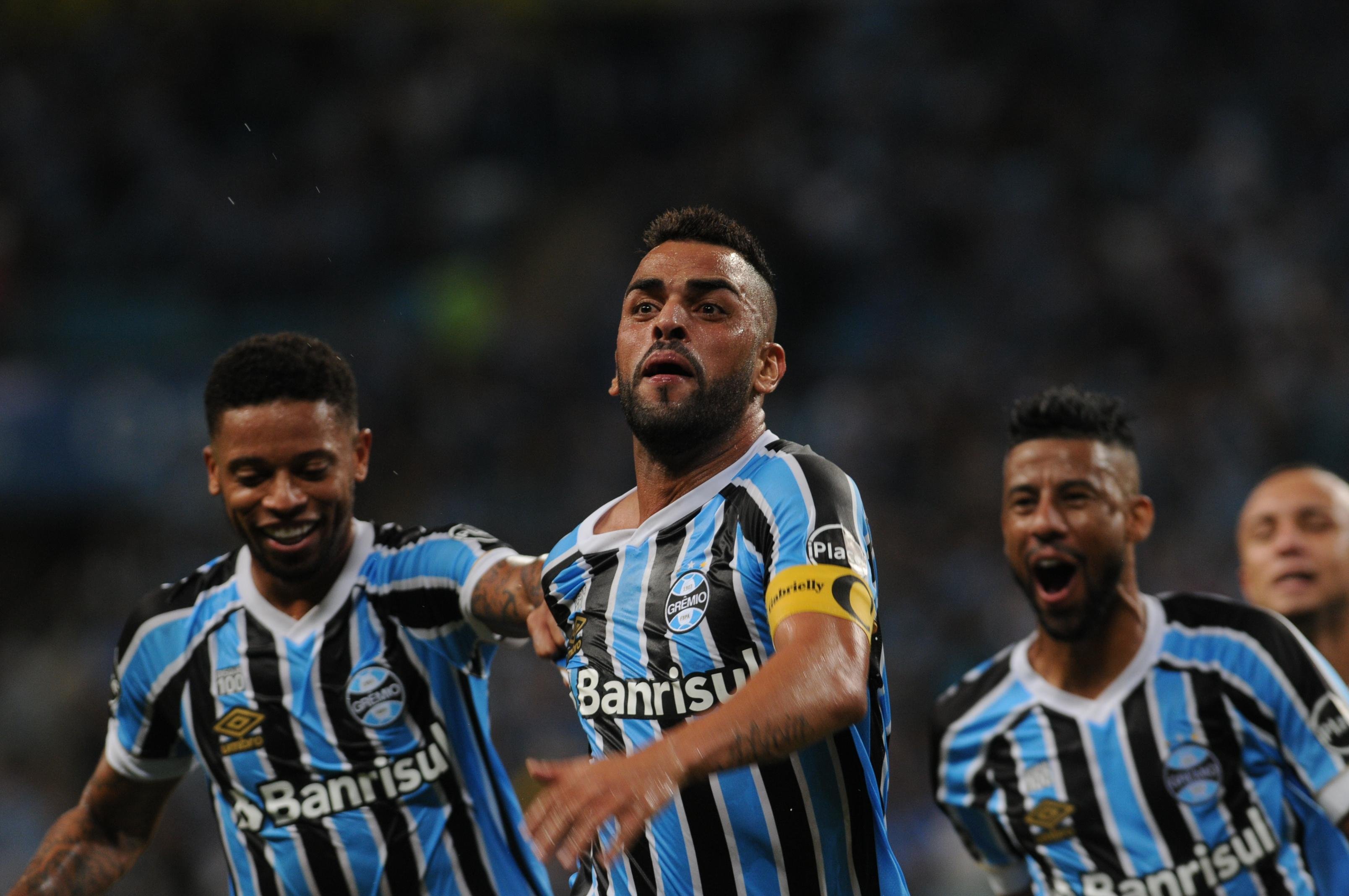 Gr&ecirc;mio e Fluminense fazem confronto direto pelo topo da tabela na Arena 