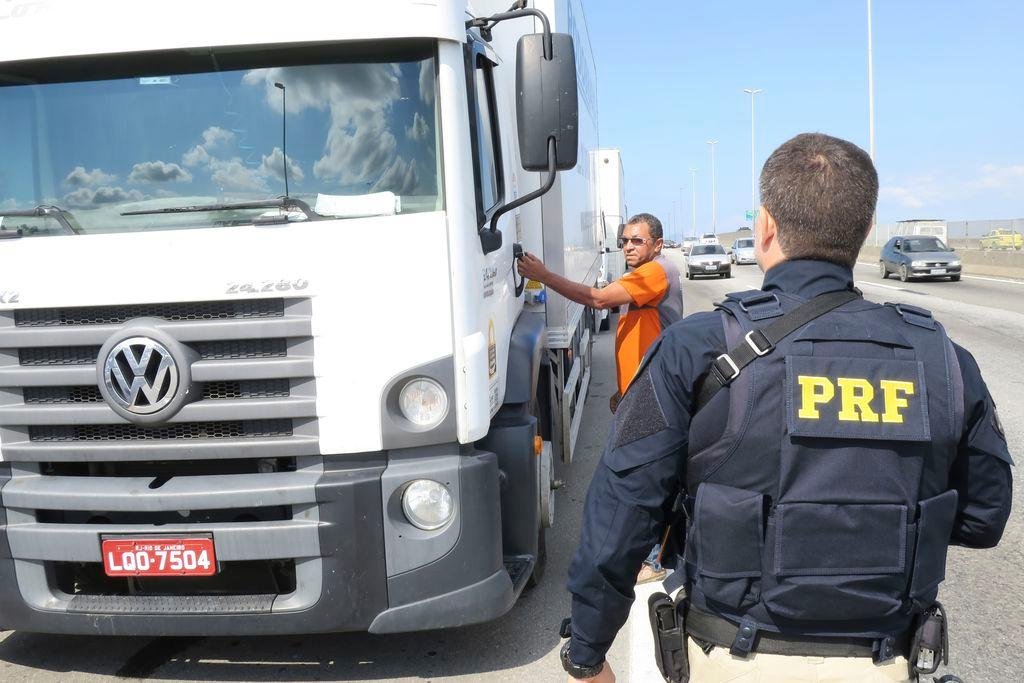Infiltrados estariam amea&ccedil;ando caminhoneiros que querem voltar ao trabalho