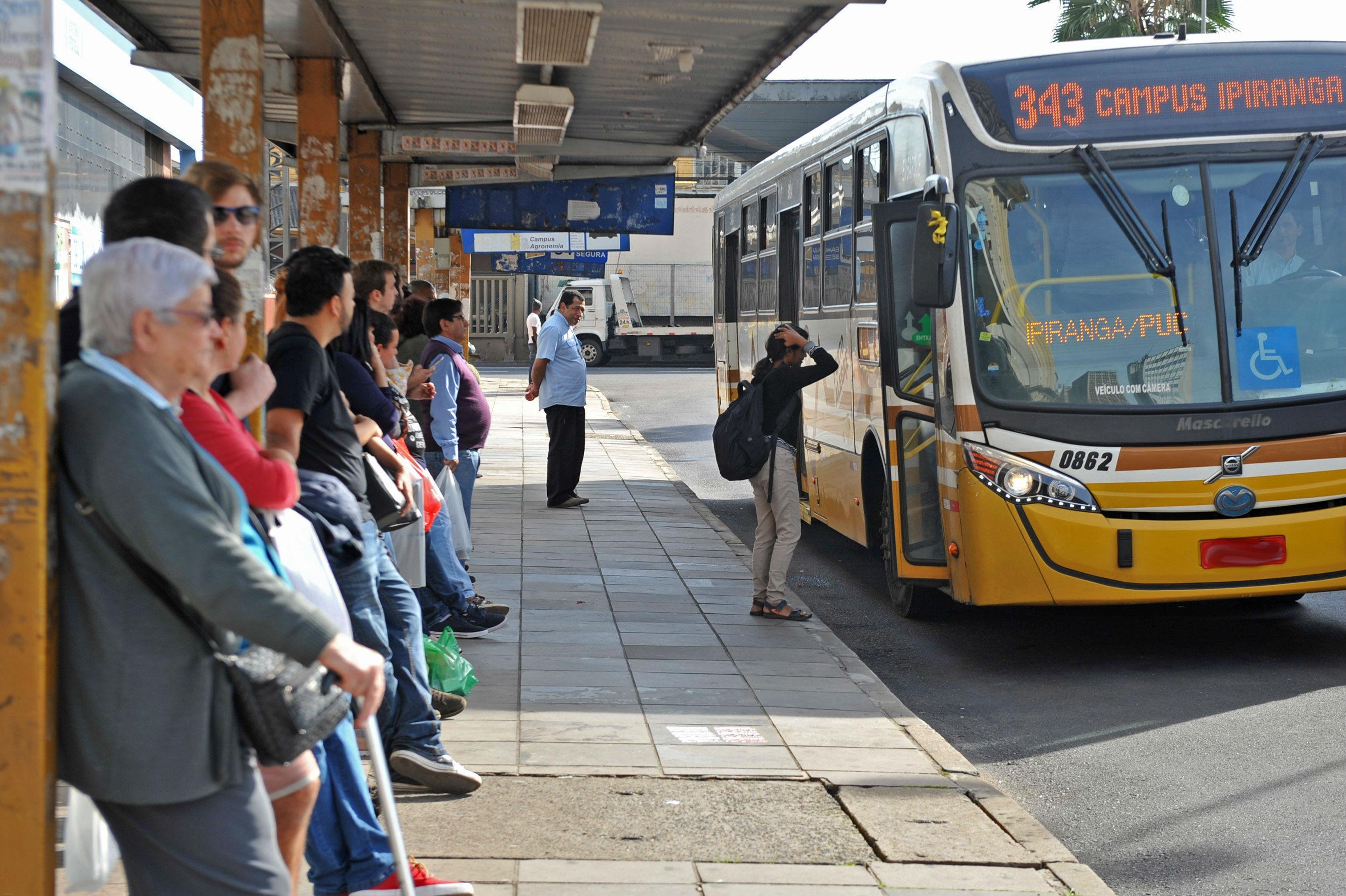 Transporte p&uacute;blico voltar&aacute; a normalidade a partir de quinta-feira