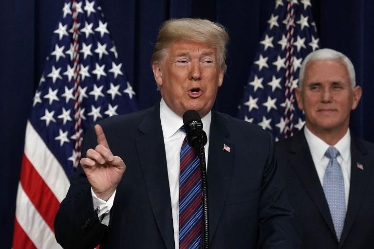 Trump usou a rede social Twitter para se manifestar