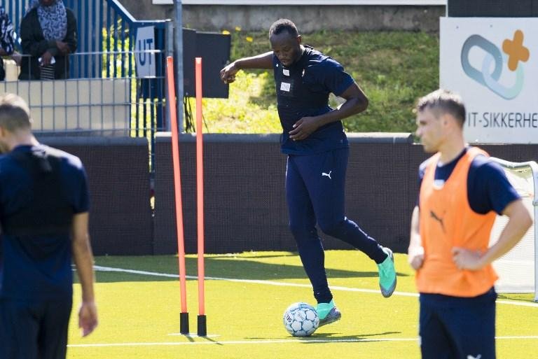 Usain Bolt no seu primeiro treino como jogador de futebol na Noruega