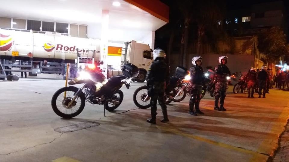 Os caminh&otilde;es foram escoltados 