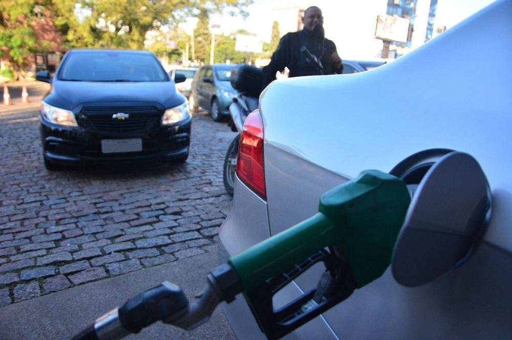 Governo cria programa de R$ 13,5 bilh&otilde;es para subsidiar diesel