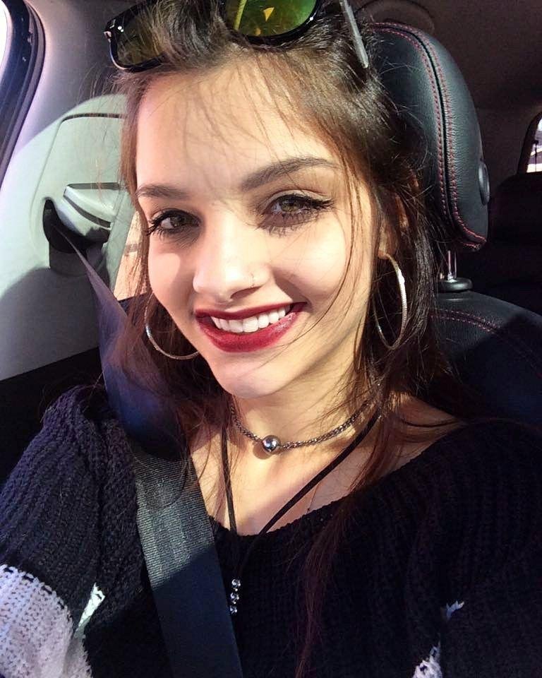 D&eacute;bora Forcol&eacute;n, de 19 anos, morreu na tarde de quinta-feira