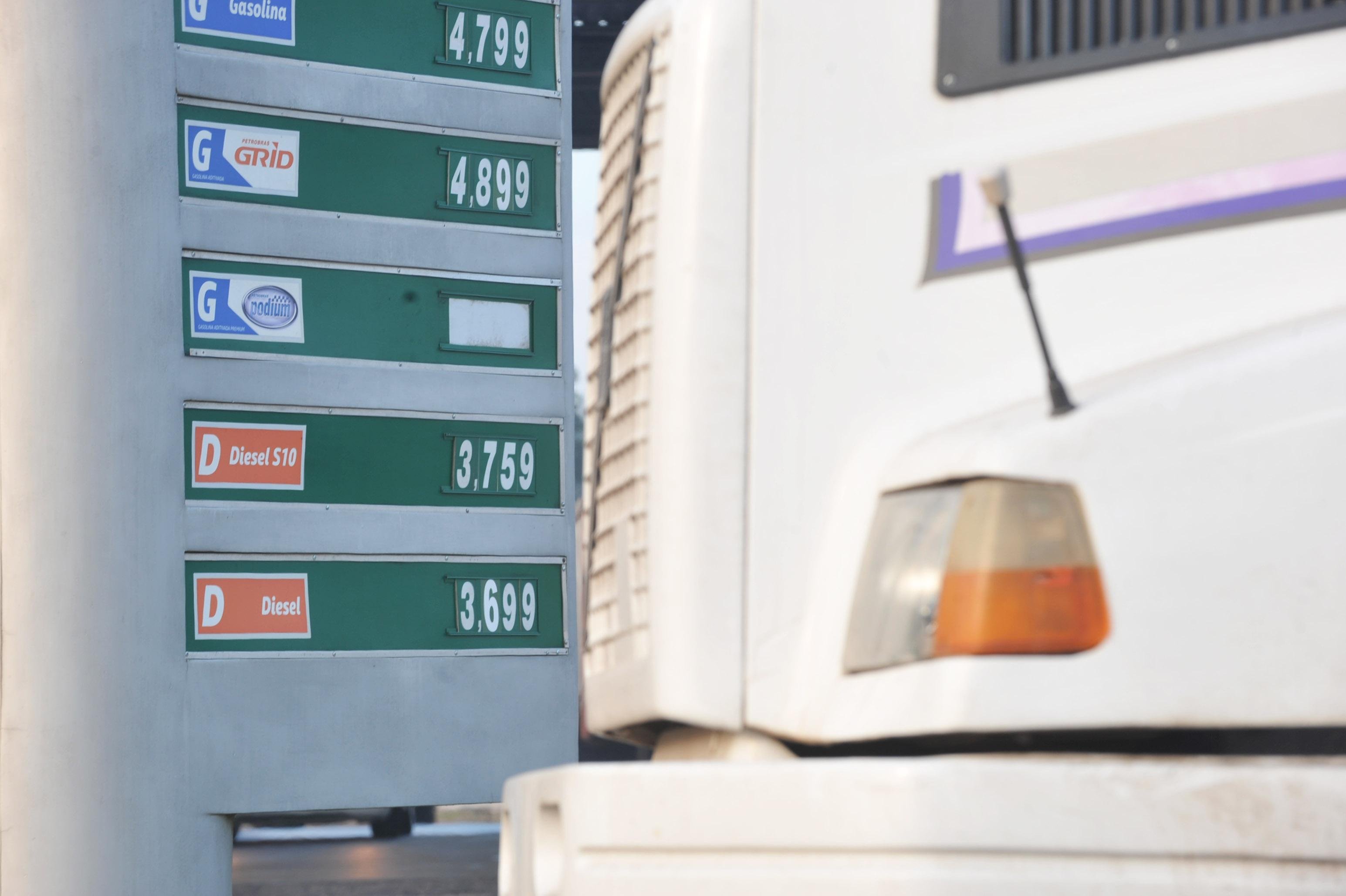 Governo federal nega cortes em minist&eacute;rios para cobrir pre&ccedil;o do diesel