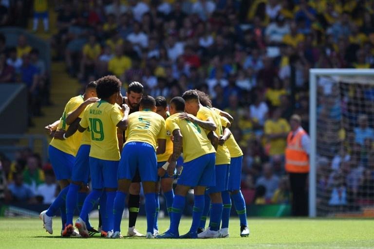 Time brasileiro concentrado antes da partida