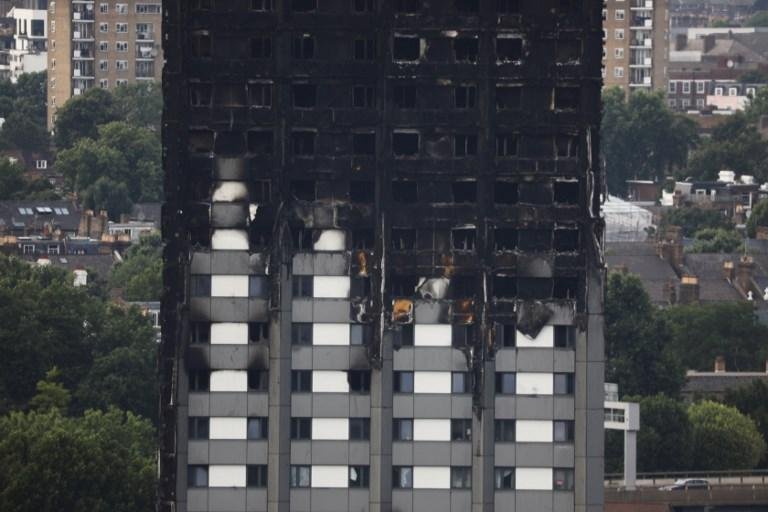 Relat&oacute;rio aponta revestimento como causa do inc&ecirc;ndio na Torre Grenfell de Londres