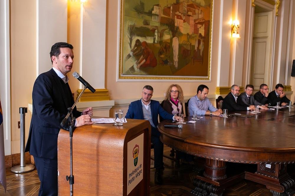 Prefeito Nelson Marchezan J&uacute;nior assinou o decreto que institui o Programa de Convers&atilde;o de Multas Ambientais nesta segunda