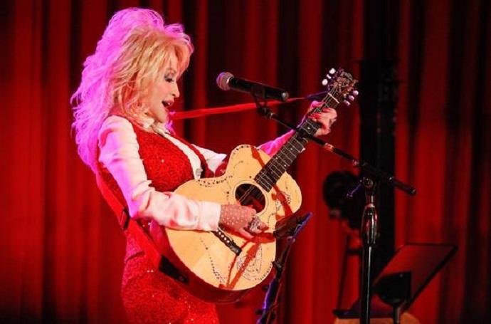 Netflix anuncia s&eacute;rie antol&oacute;gica baseada em can&ccedil;&otilde;es de Dolly Parton