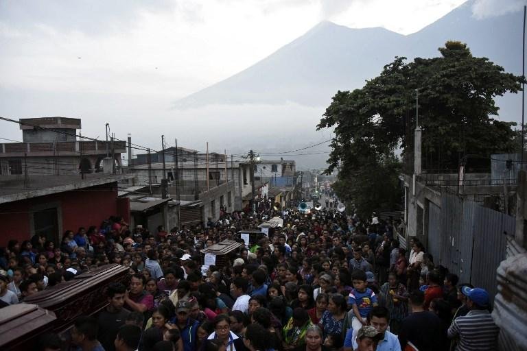 Autoridades retomam buscas de v&iacute;timas da erup&ccedil;&atilde;o do Vulc&atilde;o de Fogo na Guatemala