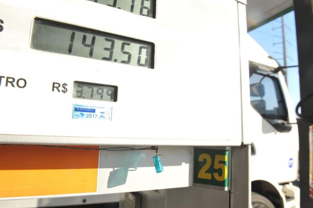 Governo n&atilde;o discute nenhum programa de subs&iacute;dio para a gasolina, diz Guardia
